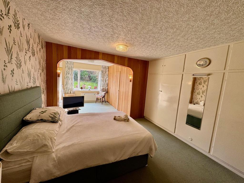 Bedroom 1.jpg