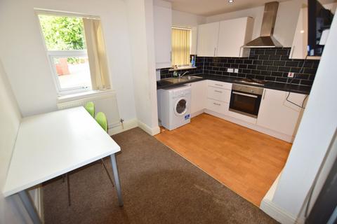 4 bedroom apartment to rent, Hyde Park Road, Leeds LS6