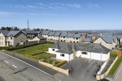 3 bedroom detached bungalow for sale, Gernhill Avenue, Huddersfield HD2