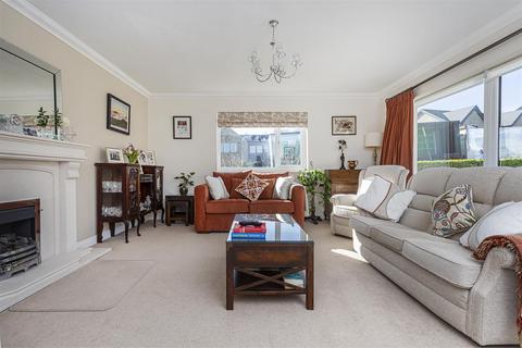 3 bedroom detached bungalow for sale, Gernhill Avenue, Huddersfield HD2