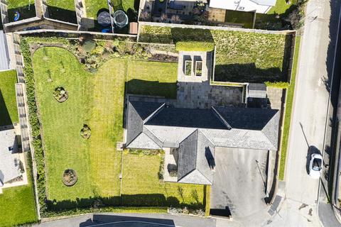 3 bedroom detached bungalow for sale, Gernhill Avenue, Huddersfield HD2