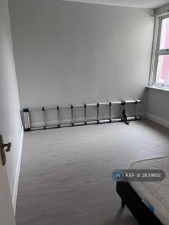 2 bedroom maisonette to rent, Yewfield Road, London, NW10