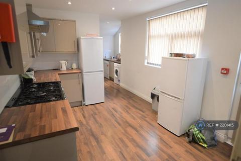 8 bedroom semi-detached house to rent, Bolton Road Farnworth Bolton, Bolton, BL4