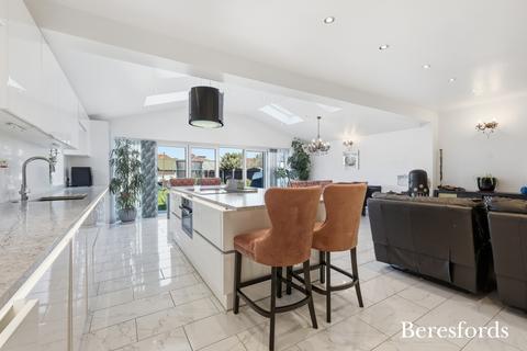 undefined, Newbury Gardens, Upminster, RM14