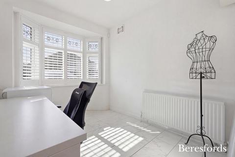undefined, Newbury Gardens, Upminster, RM14
