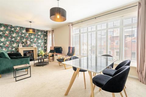 2 bedroom flat to rent, Park View Court, Whitley Bay