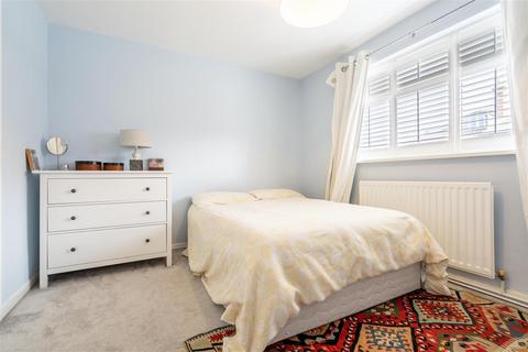 2 bedroom flat to rent, Park View Court, Whitley Bay