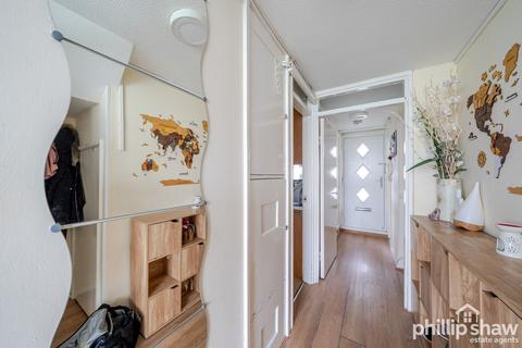 3 bedroom flat for sale, Biscoe Close, Hounslow, TW5