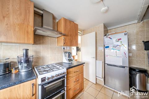 3 bedroom flat for sale, Biscoe Close, Hounslow, TW5