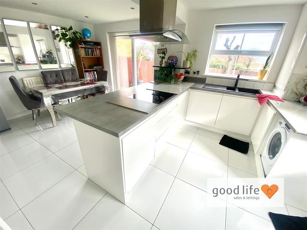 20260316 110946302 i OS29 HALESWORTHDRIVE.jpg
