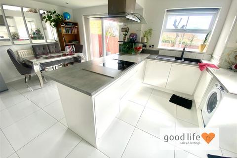 4 bedroom detached house for sale, Halesworth Drive, Sunderland SR4