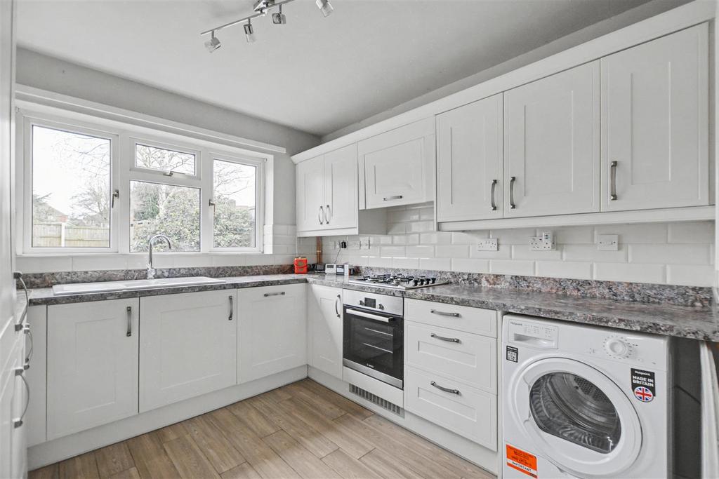 Kitchen 1.jpeg