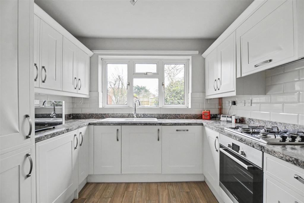 Kitchen 2.jpeg
