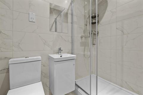 undefined, High Street, Maidenhead SL6