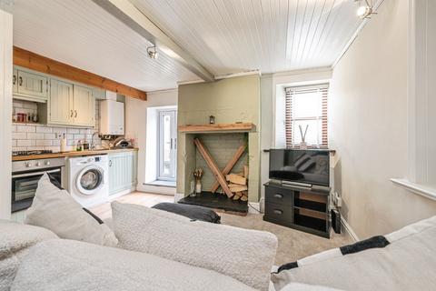 1 bedroom character property for sale, Northgate, Almondbury, Huddersfield