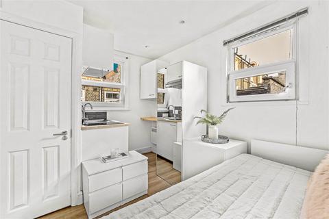 Studio to rent, Cheniston Gardens, London W8
