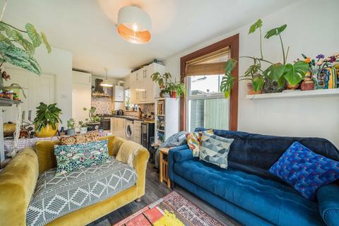2 bedroom flat to rent, Gleneagle Road, London SW16