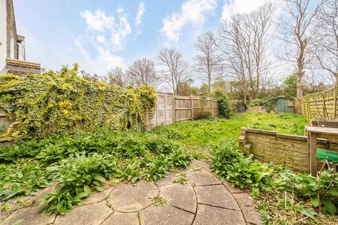 2 bedroom flat to rent, Gleneagle Road, London SW16