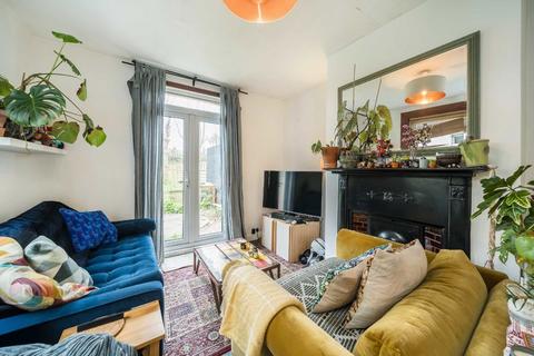 2 bedroom flat to rent, Gleneagle Road, London SW16