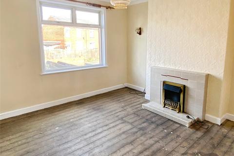 3 bedroom terraced house for sale, Farfield Avenue, Carlinghow, Batley, WF17
