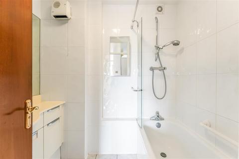 2 bedroom apartment to rent, Doncel Court, Forest View, Chingford,