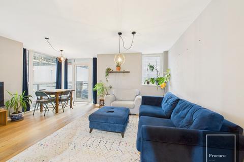2 bedroom flat to rent, Oak Square, London SW9
