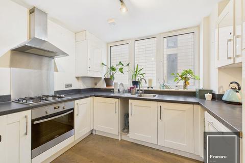 2 bedroom flat to rent, Oak Square, London SW9