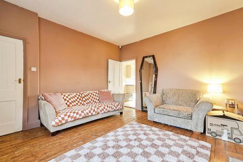 2 bedroom terraced house for sale, East View, Yeadon, Leeds