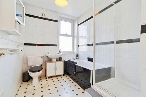 2 bedroom terraced house for sale, East View, Yeadon, Leeds