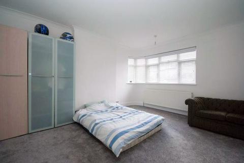 1 bedroom flat to rent, Leigh-on-Sea SS9