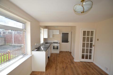 3 bedroom semi-detached house to rent, Brambleside, Wordsley