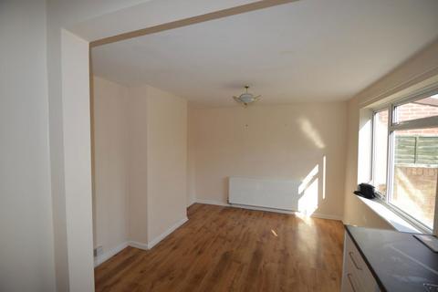 3 bedroom semi-detached house to rent, Brambleside, Wordsley
