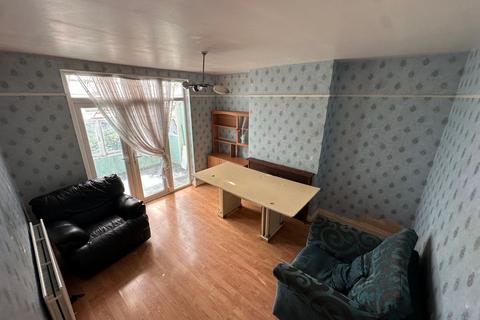 3 bedroom terraced house for sale, Cyprus Road, London, N9