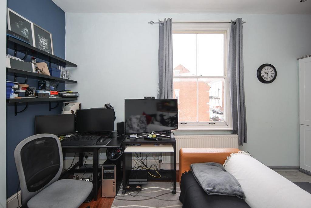 Flat 4  44 Charlotte St-8.jpg