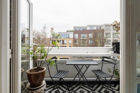 3 bedroom flat for sale, Fieldview Court II, London N5