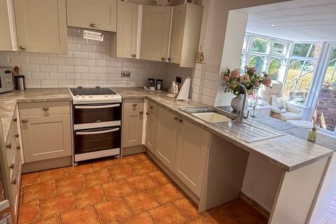 2 bedroom detached bungalow for sale, Compton Road, East Ilsley, Newbury, RG20