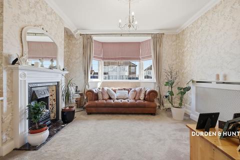 3 bedroom terraced house for sale, Coteford Close, Loughton, IG10