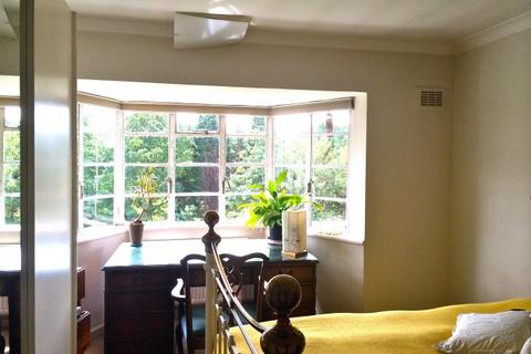 2 bedroom flat to rent, AYLMER ROAD