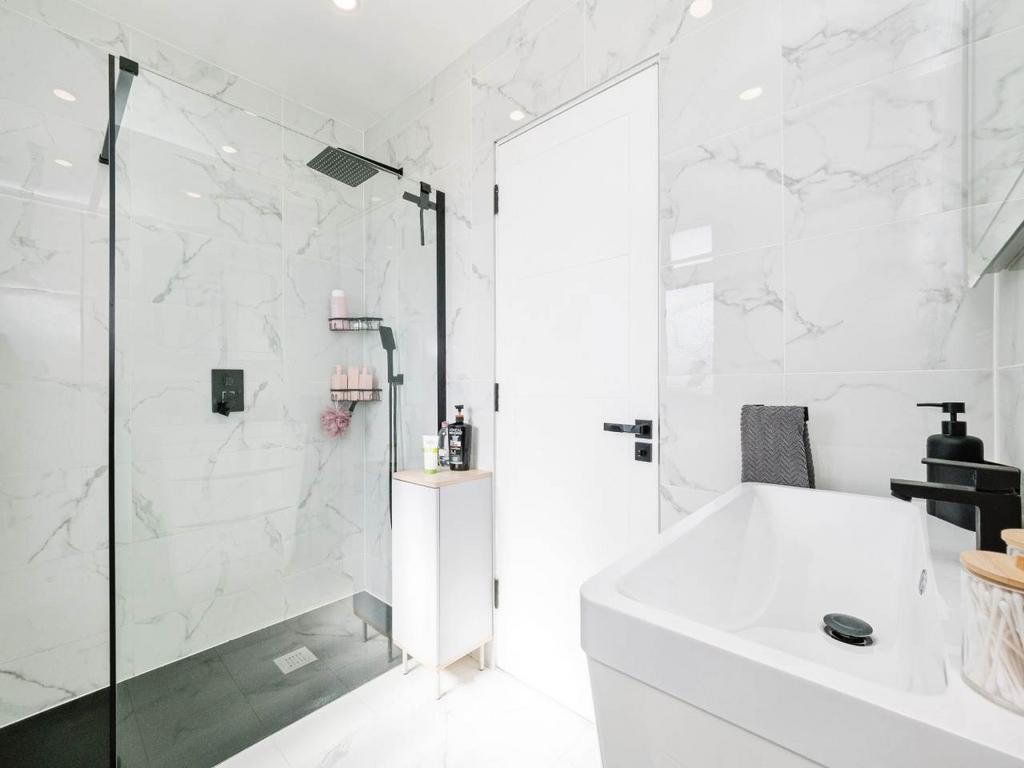 Main Shower Room
