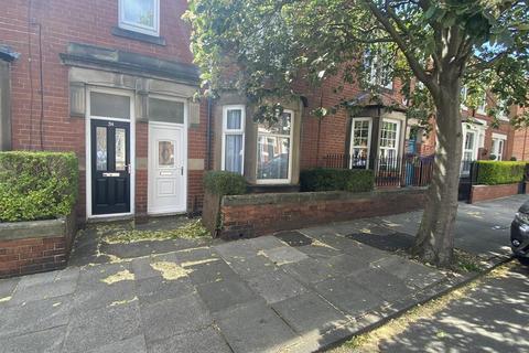 2 bedroom flat to rent, Park Crescent East, North Shields
