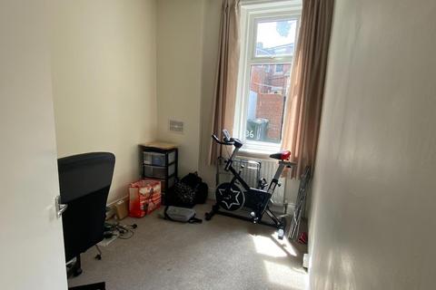 2 bedroom flat to rent, Park Crescent East, North Shields