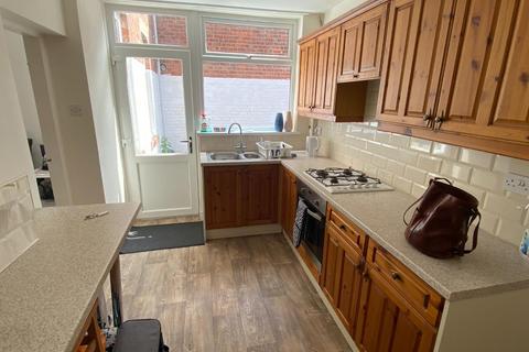 2 bedroom flat to rent, Park Crescent East, North Shields