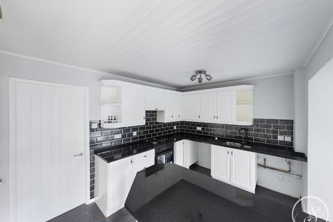 3 bedroom detached house to rent, Cranewells Drive, Leeds LS15