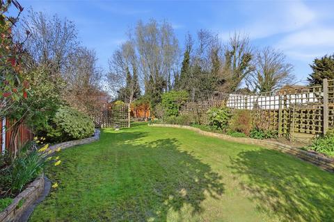 4 bedroom semi-detached house for sale, Shaftesbury Avenue, Thorpe Bay, Essex, SS1