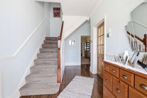 4 bedroom semi-detached house for sale, Shaftesbury Avenue, Thorpe Bay, Essex, SS1