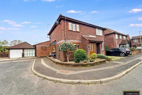 2 bedroom semi-detached house for sale, Kenley Close, Wickford