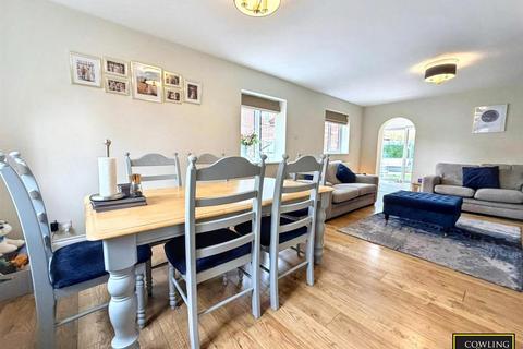 2 bedroom semi-detached house for sale, Kenley Close, Wickford