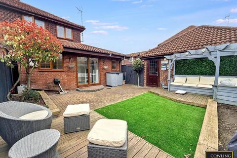 2 bedroom semi-detached house for sale, Kenley Close, Wickford