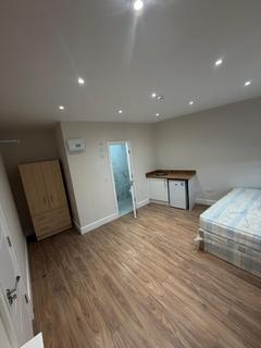 1 bedroom in a house share to rent, Colnbrook By-Pass, West Drayton, UB7