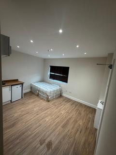 1 bedroom in a house share to rent, Colnbrook By-Pass, West Drayton, UB7